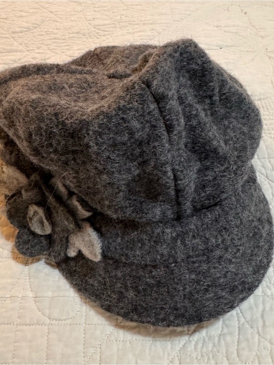 Bordoni Accessories - Bordoni Womens Gray Wool Blend Flower Accent Cap Italy